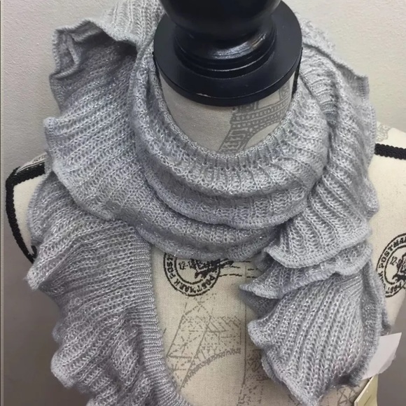 2/$20 Lot Of 2 Women Scarf Gray Pink Metallic Accent Curly Petal Layered - Picture 4 of 9